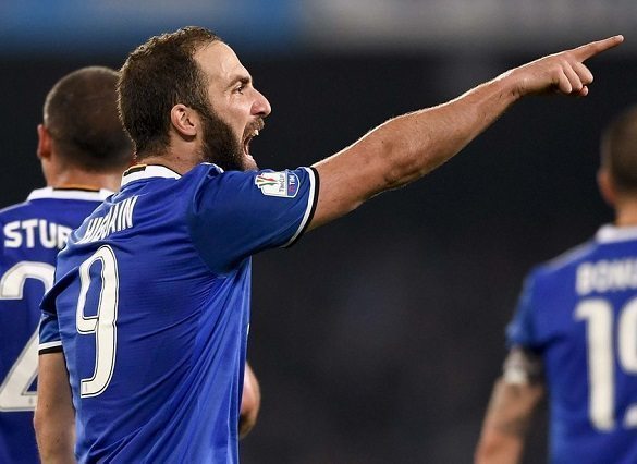 Sconfitta indolore al San Paolo per la Juve, Higuain regala la finale