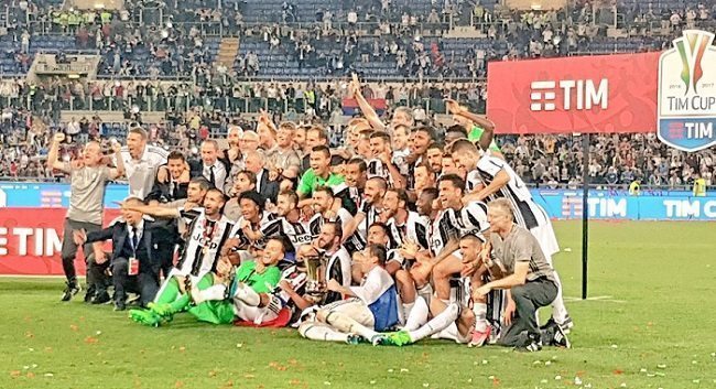 La Juve alza il primo trofeo stagionale,terza Coppa Italia di fila