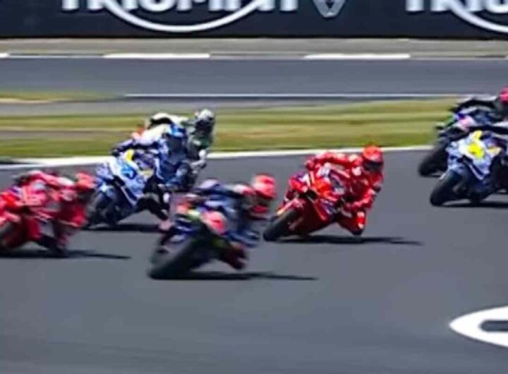 Piloti in pista nella gara di MotoGP
