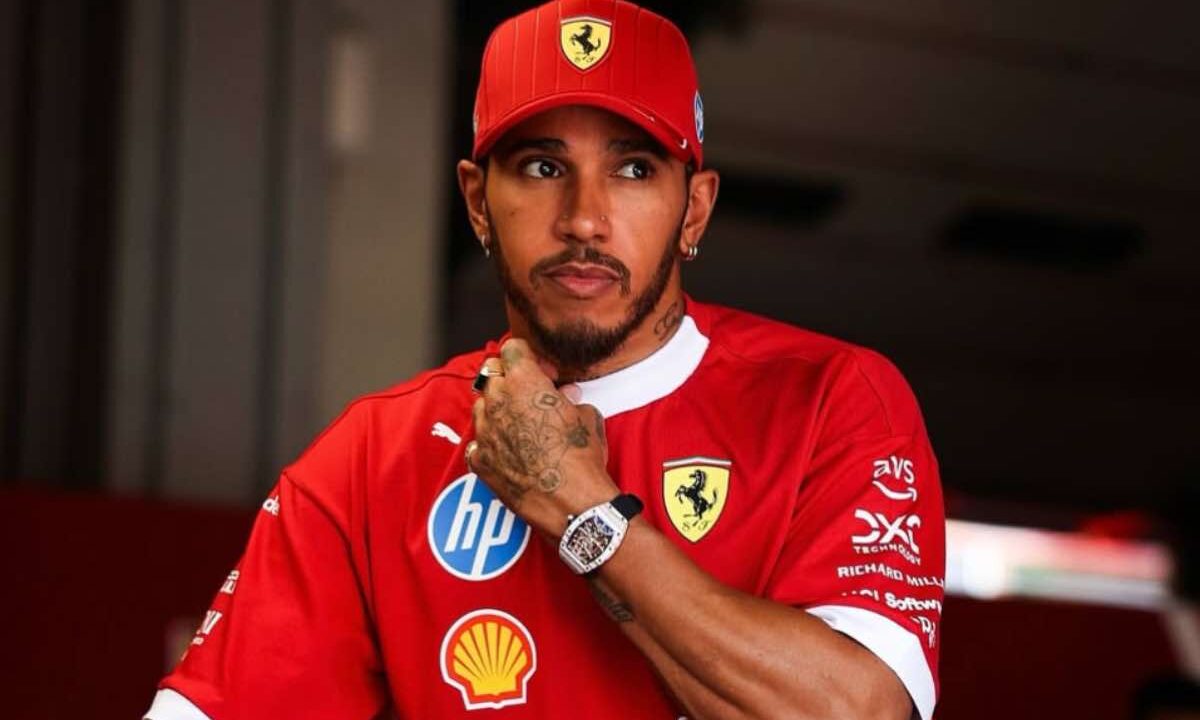 Lewis Hamilton abbandonato