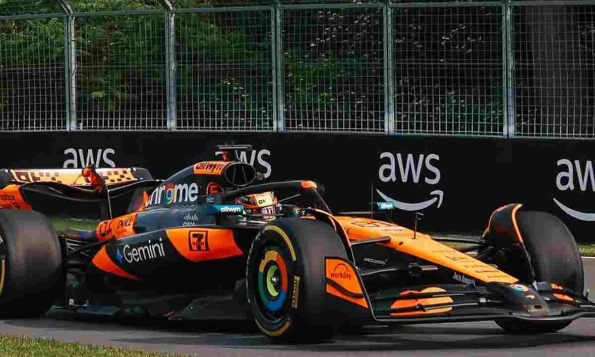 McLaren in pista