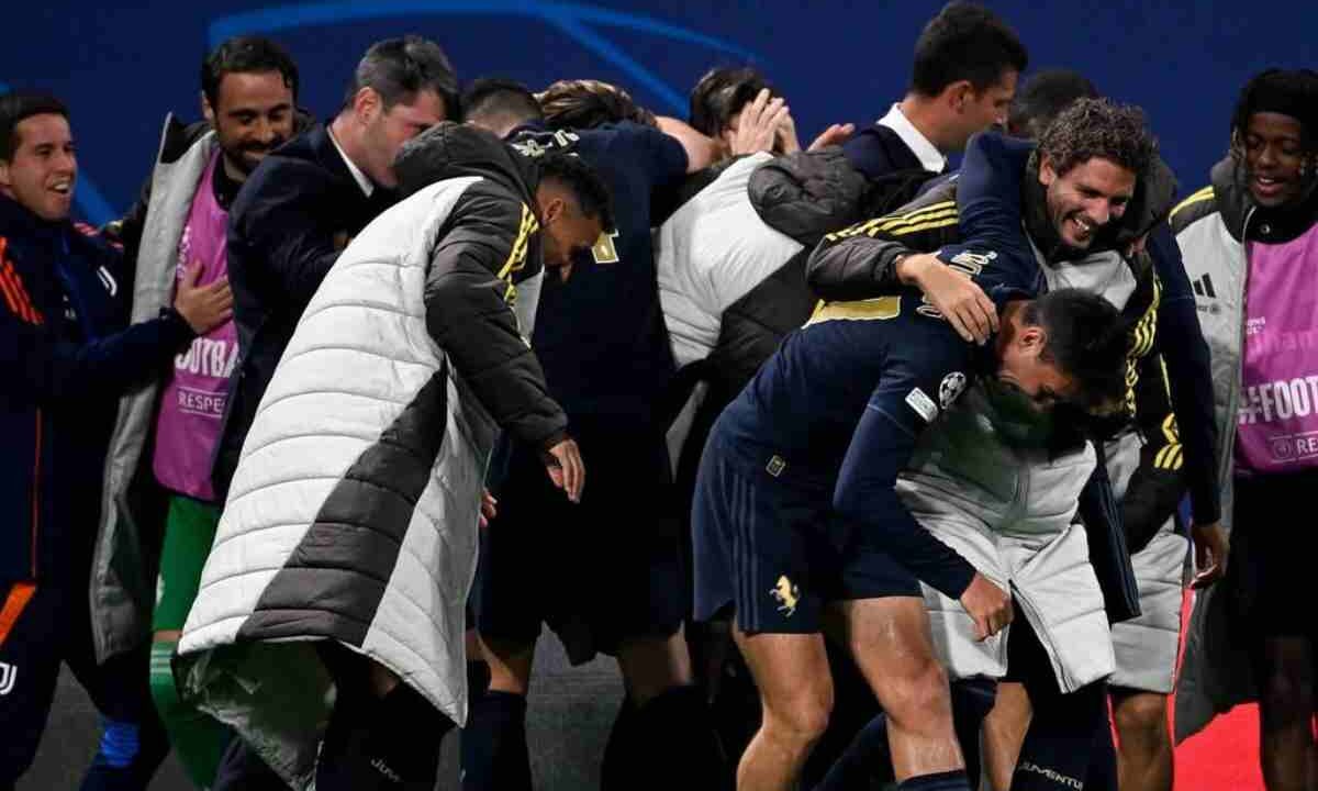 Giocatori della Juventus esultano dopo un gol