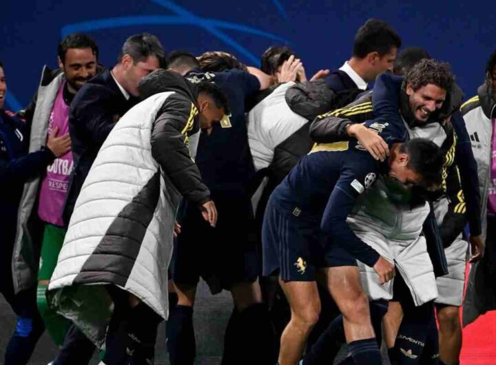 Giocatori della Juventus esultano dopo un gol