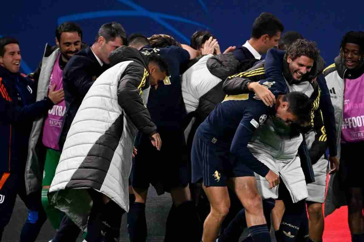 Giocatori della Juventus esultano dopo un gol